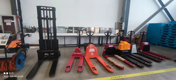  倉庫如何選購電動叉車？